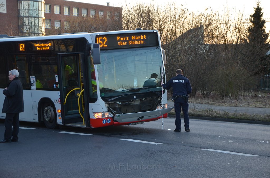 VU KVB Bus PKW Koeln Porz Gremberghoveb Neuenhofstr P11.JPG - Miklos Laubert